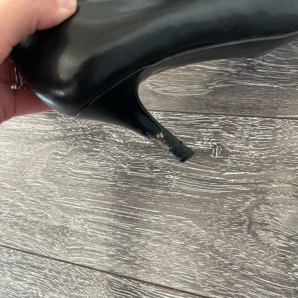 Nine West Leather Pointed Toe Heels. - Picture 3 of 3